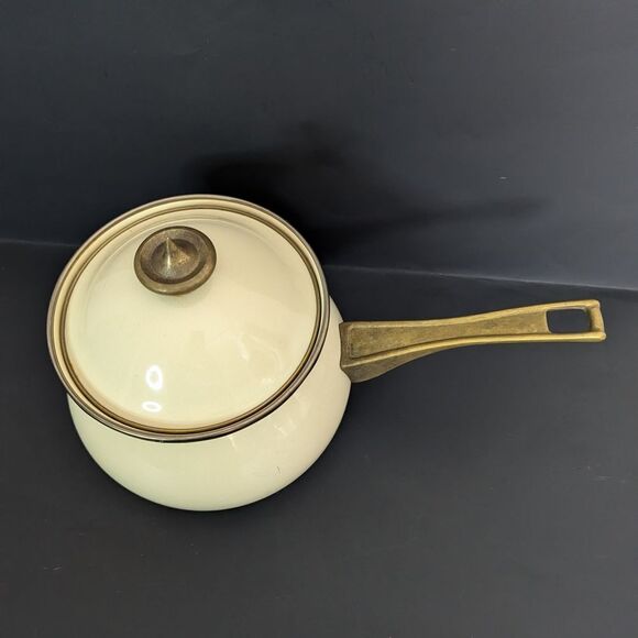 La cuisine Galistyne Sutton enamel cookware lidded stockpot cream gold - Picture 2 of 8